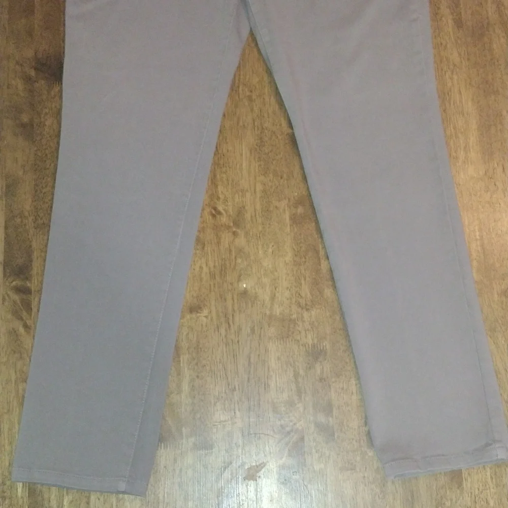 Chico's Platinum Gray Pull on Pants Size 1.5/10 - Picture 4 of 7